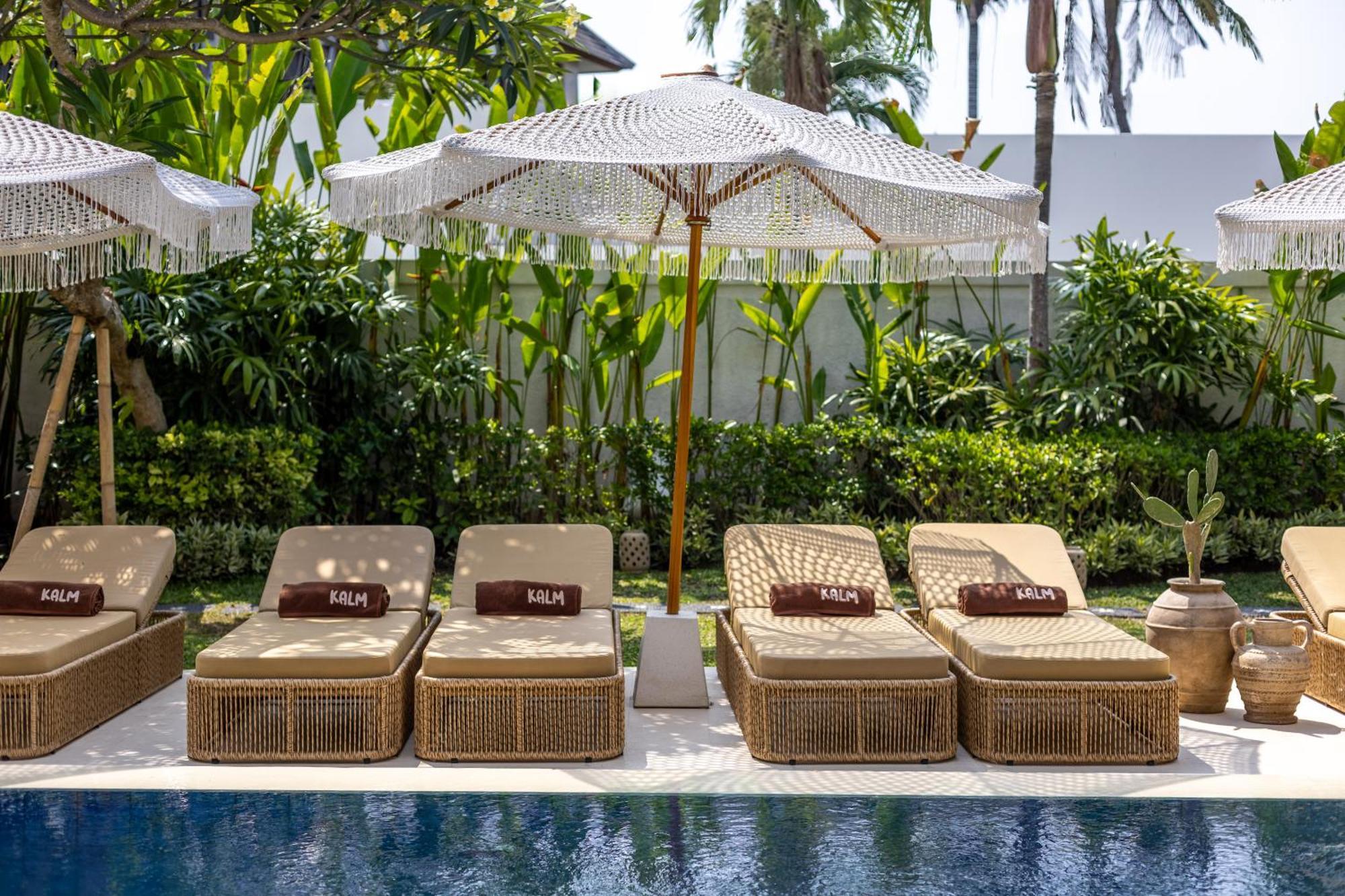 Отель Kalm Bali Чангу Экстерьер фото