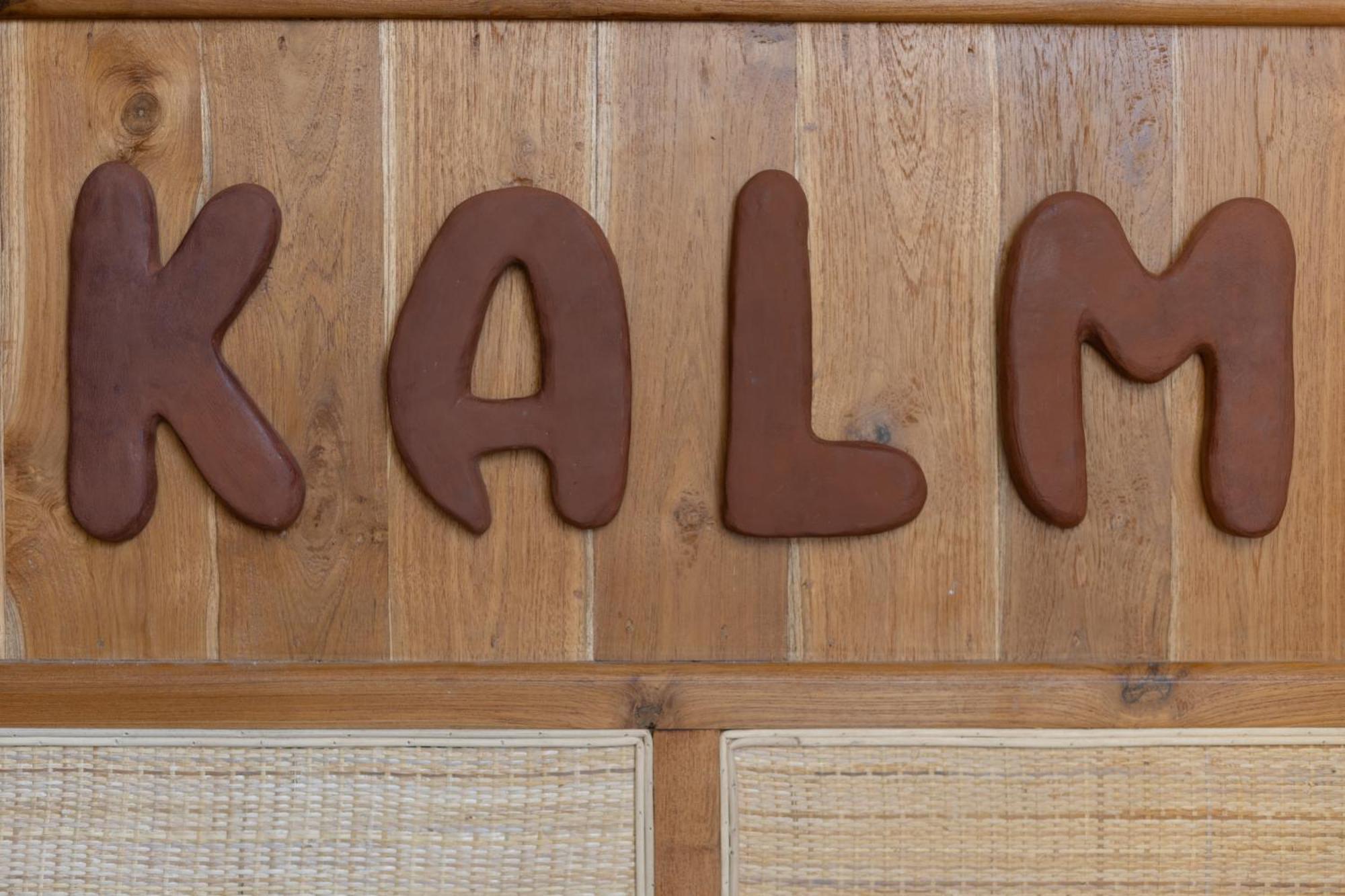 Отель Kalm Bali Чангу Экстерьер фото